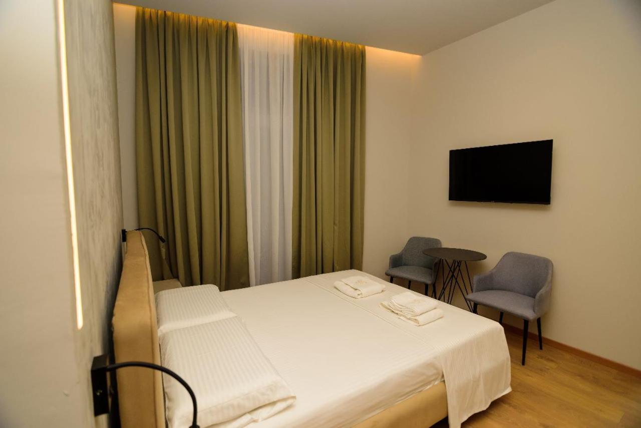 Hotel Zeneli Влёра Экстерьер фото