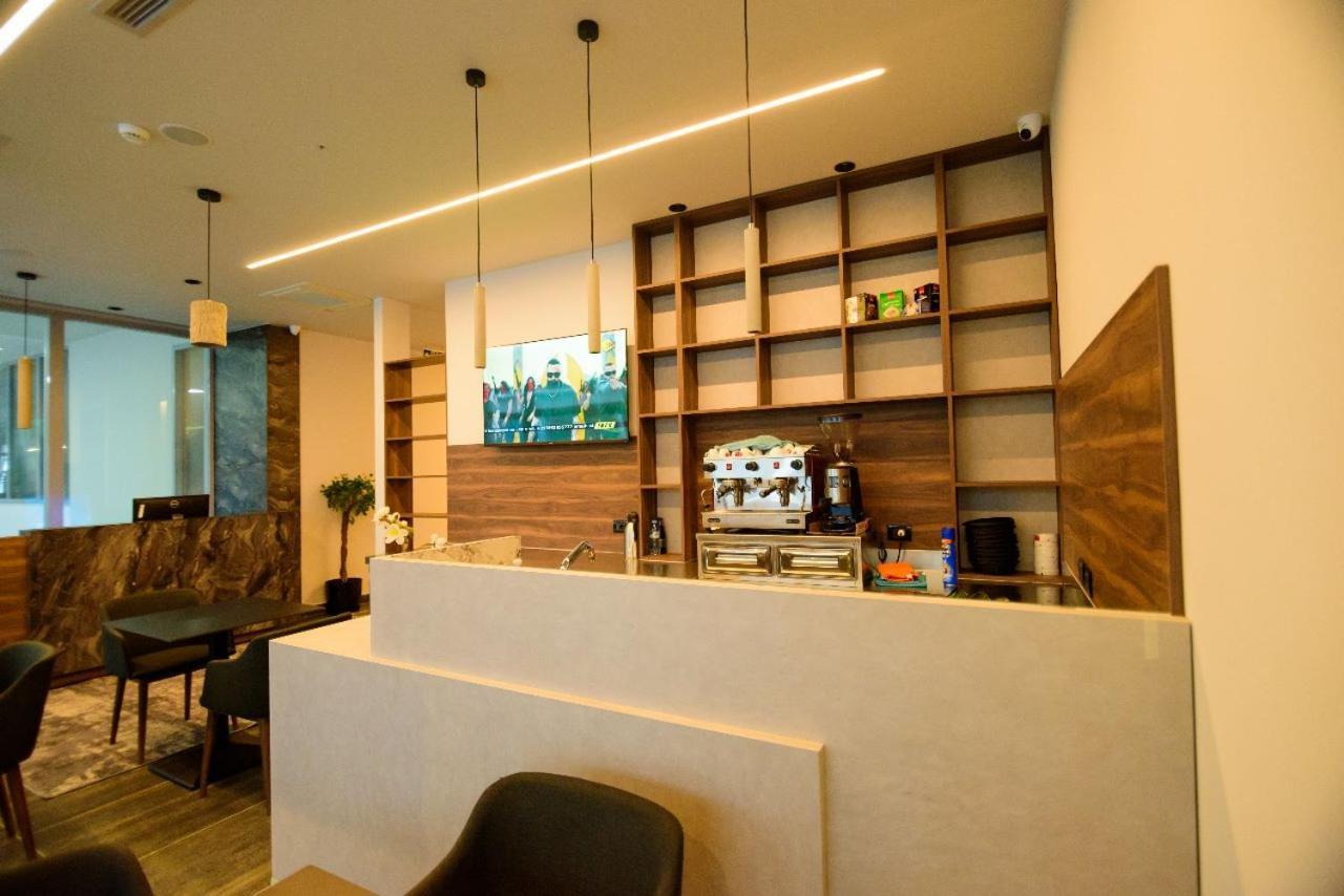 Hotel Zeneli Влёра Экстерьер фото